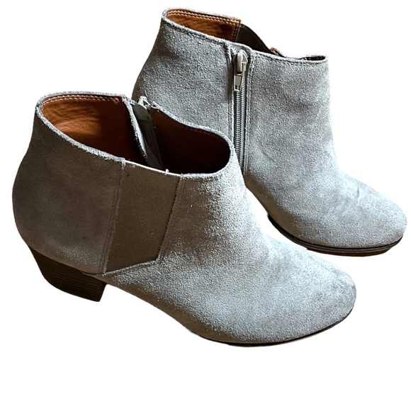 LUCKY BRAND Genuine Suede Leather Beige Ankle Booties Stacked 2.5” Heel US Sz 10 - Picture 4 of 9